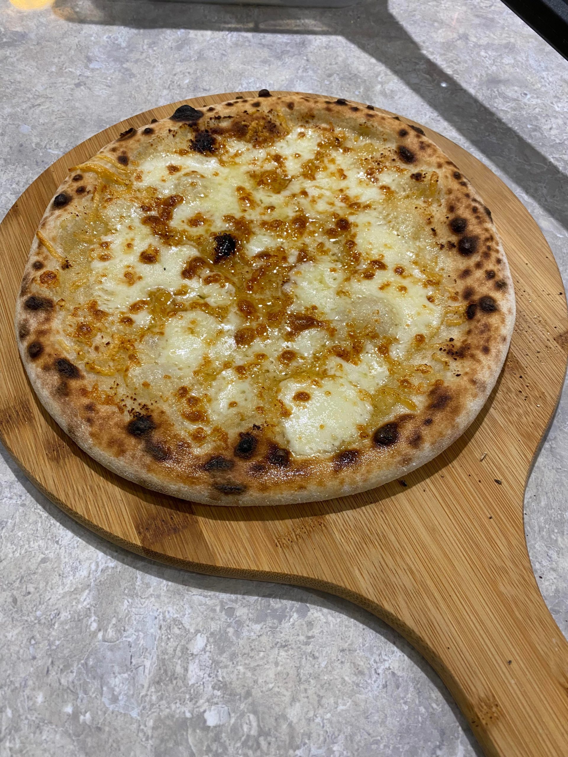 Garlic cheese pizza I made last night Dining and Cooking