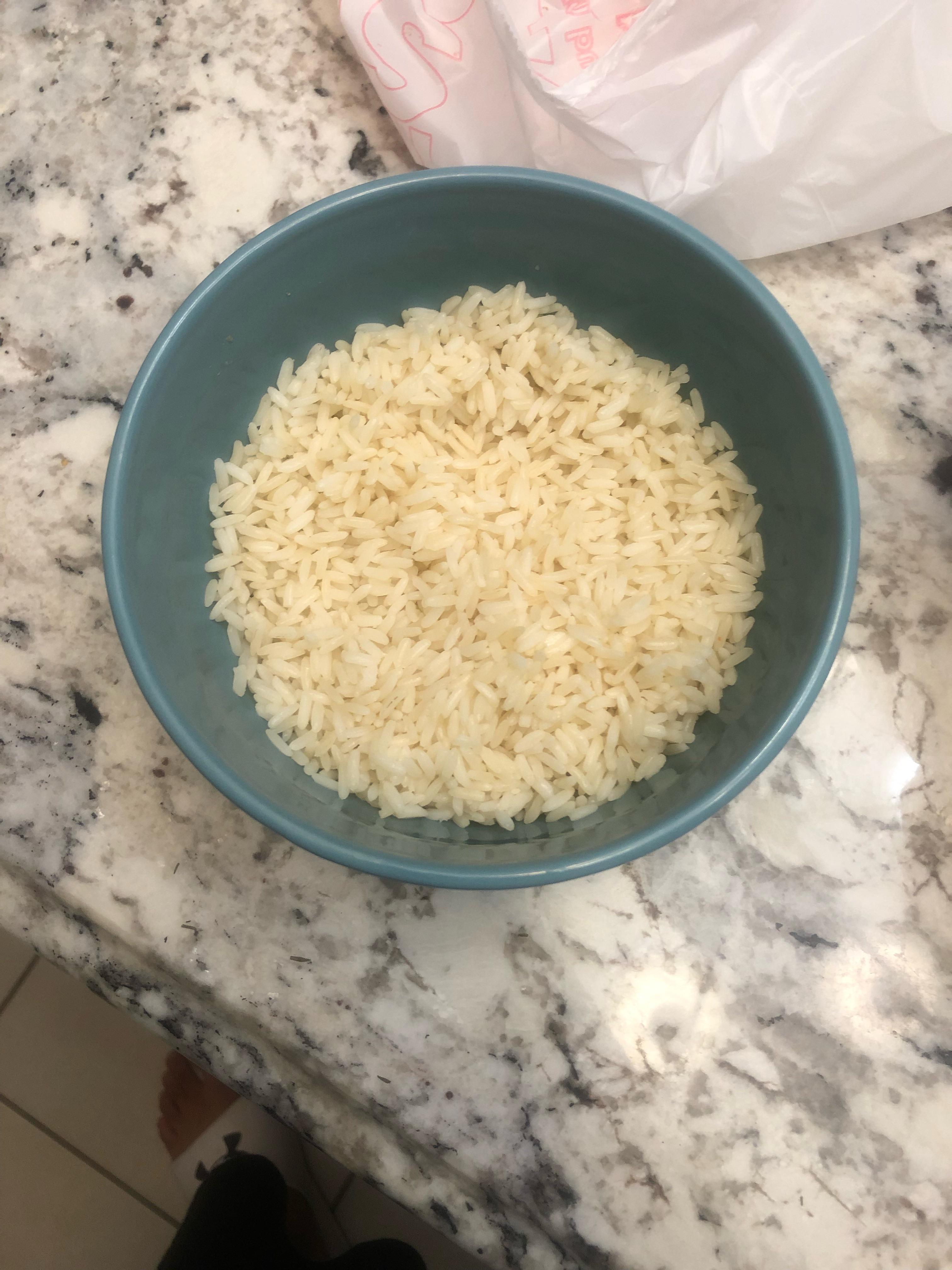How do I calculate how much calories of rice is in here? Dining and