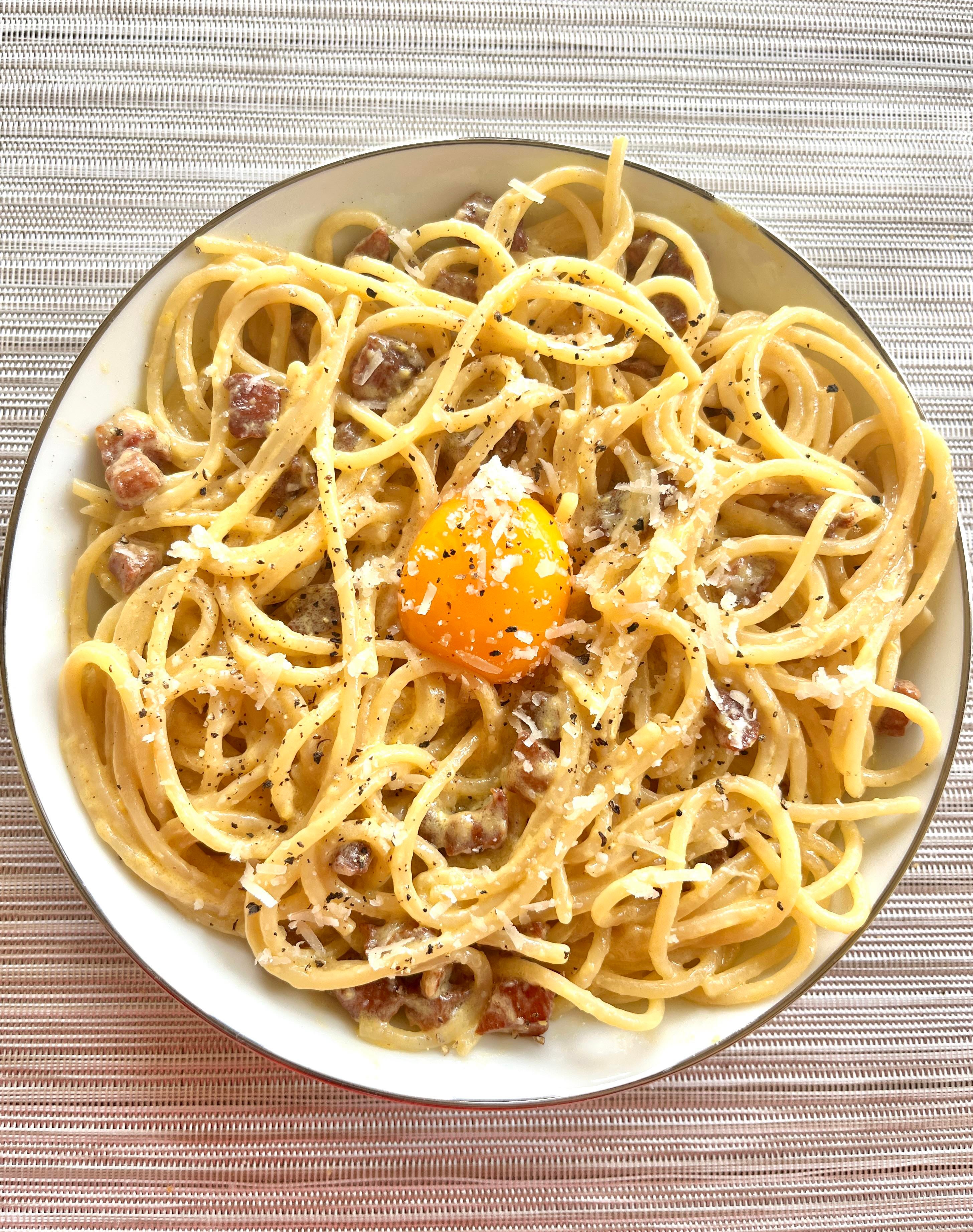 [OC] Spaghetti Carbonara Dining and Cooking