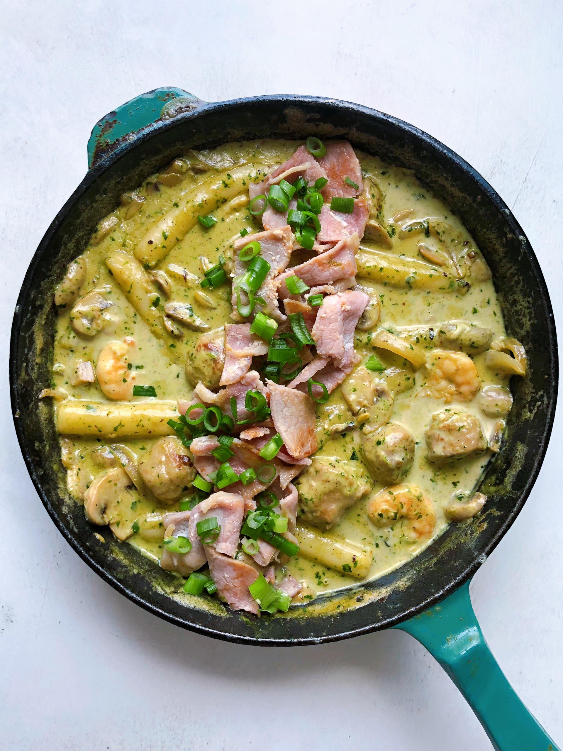 Basil Cream Tteokbokki similar to carbonara tteokbokki, but with pesto