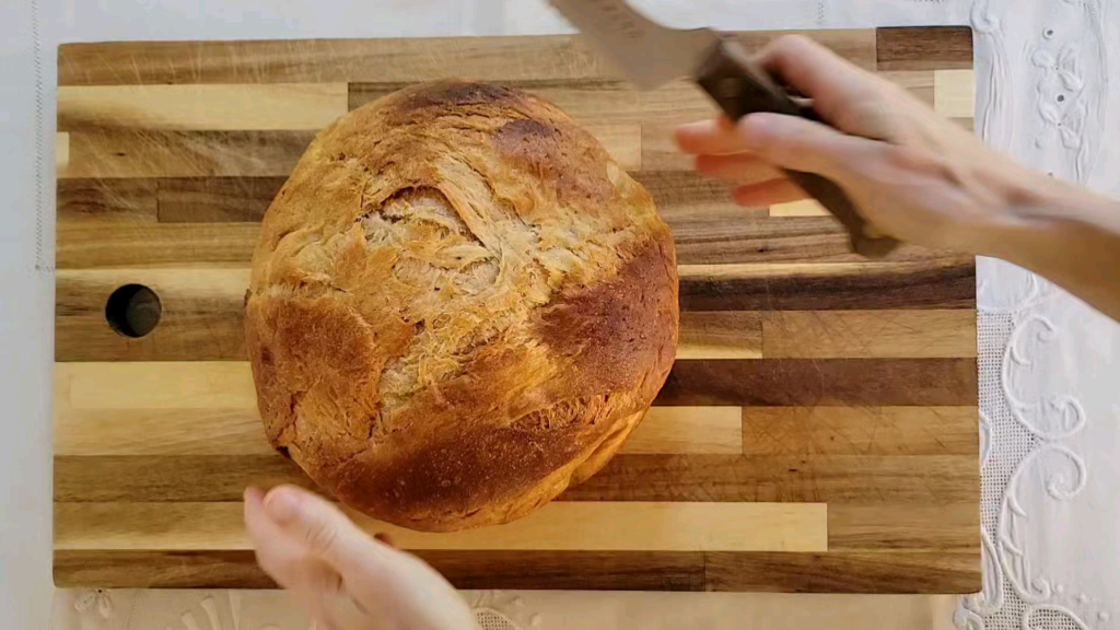 Ethiopian Milk and Honey Bread (Yemarina Yewotet Dabo) full of spices and baked in banana leaves for a smoky sweet aromatic crust. Recipe link in the comments.