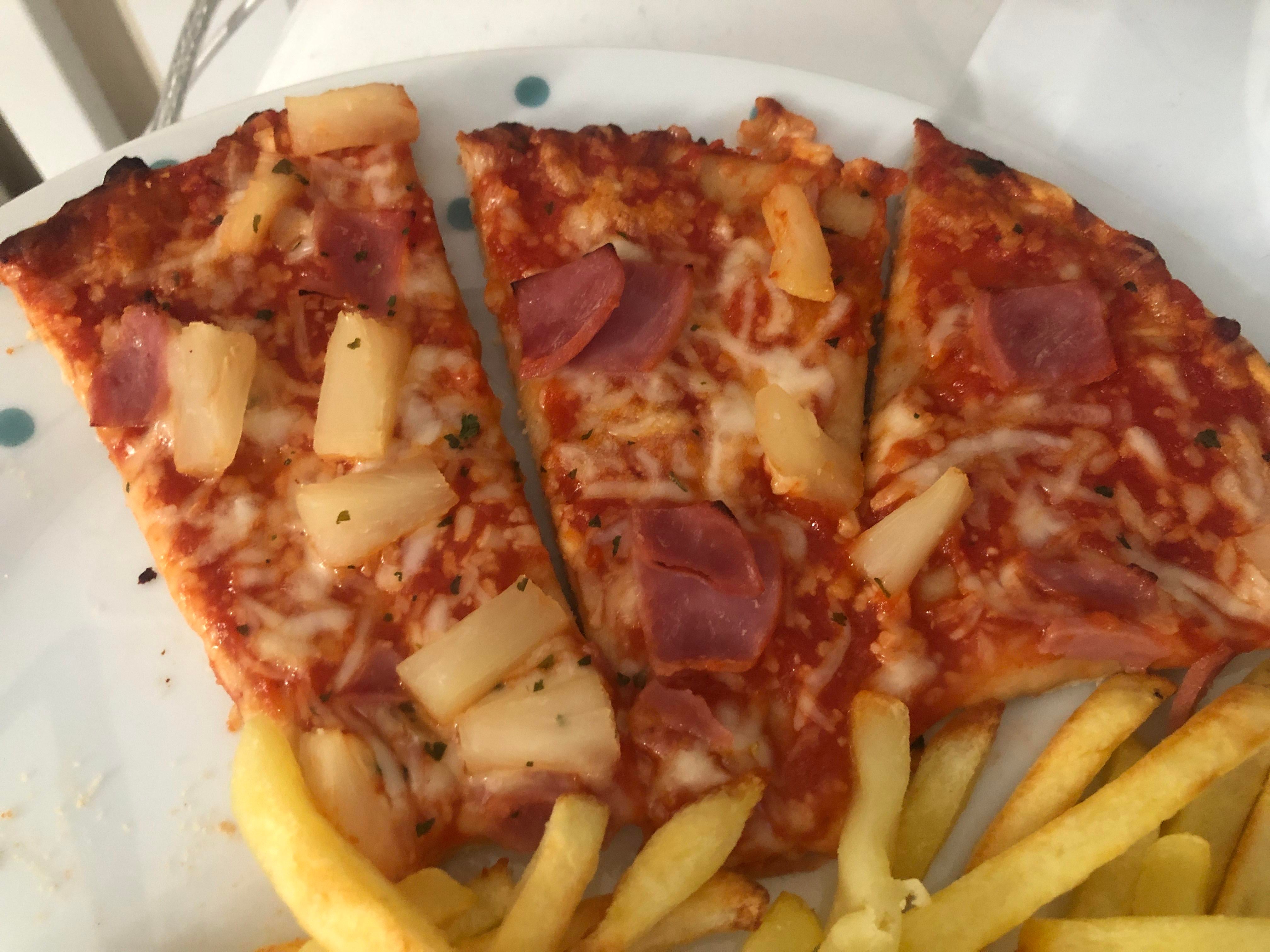 Pineapple and ham pizza and people that dont like pineapple on pizza