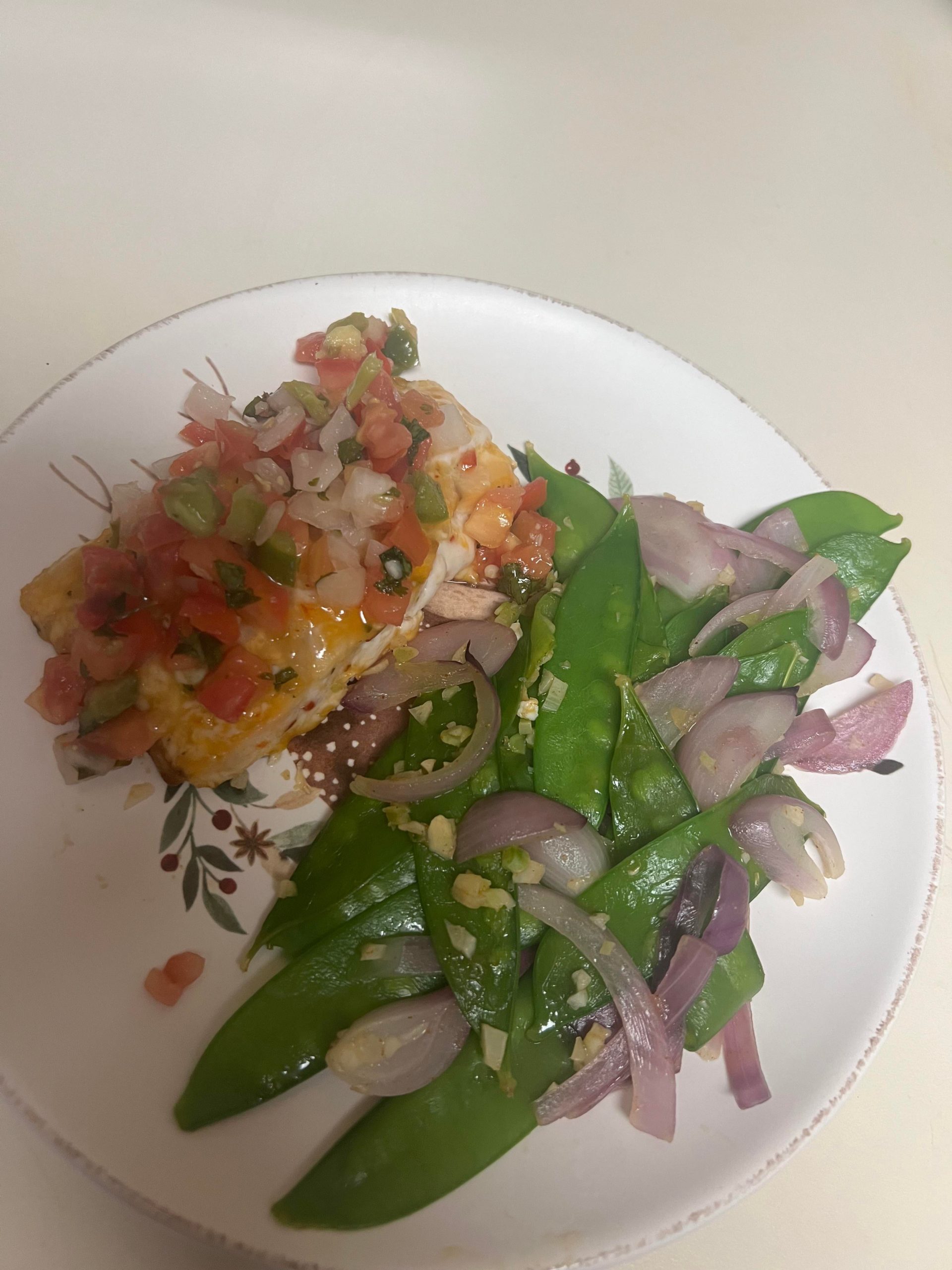 216 calorie dinner (salmon, peas, onion, garlic, pico). Yummy Dining