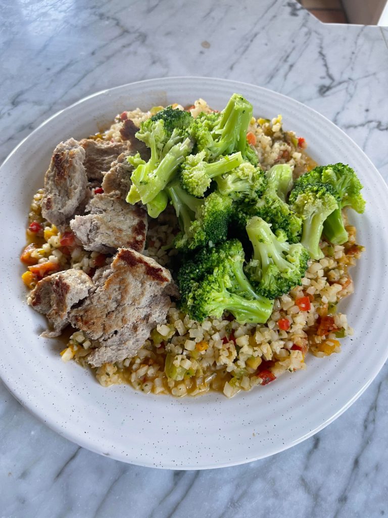 Massive dinner! On a full-sized plate. 420cal, 30g protein