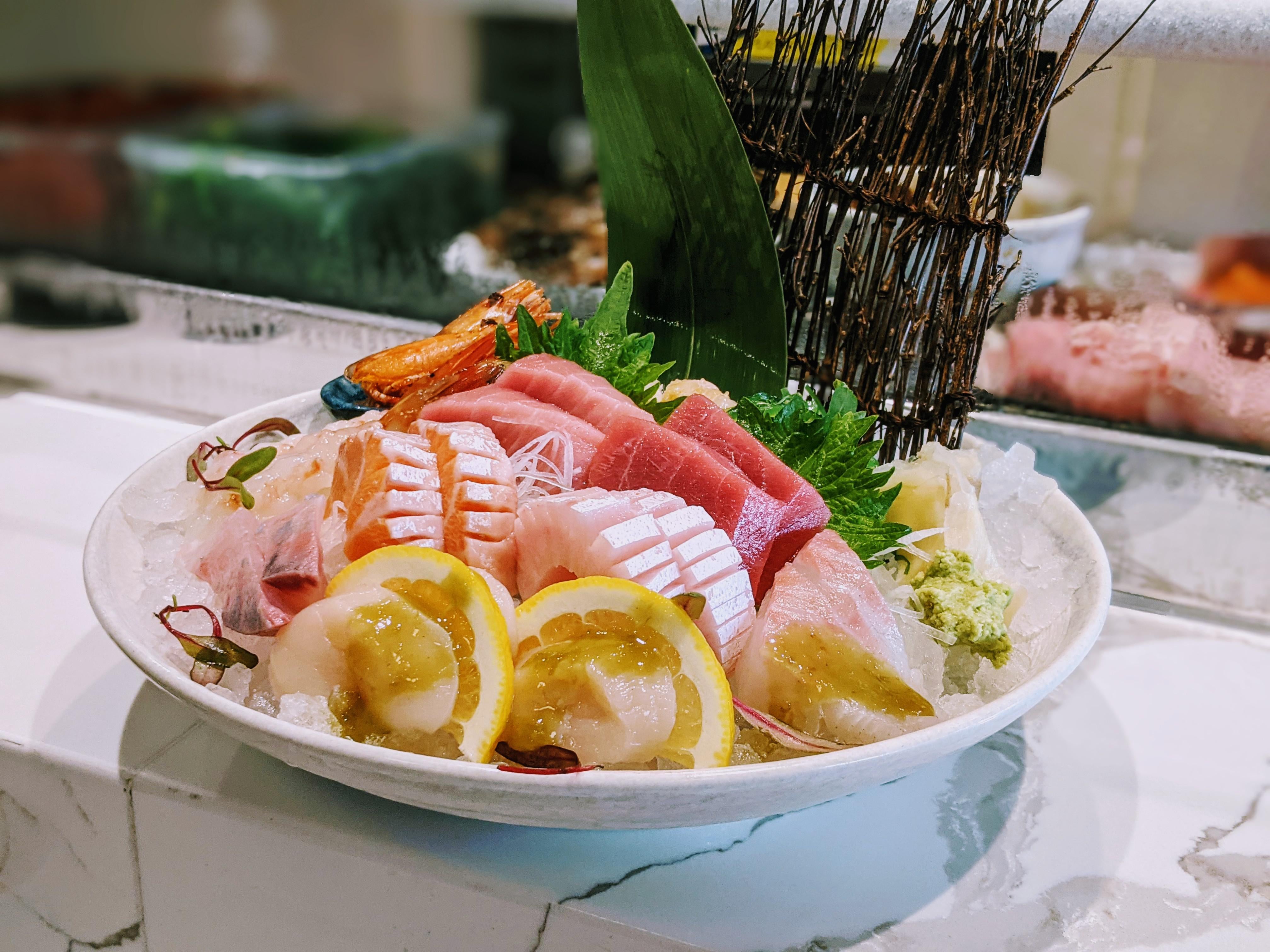 A sashimi deluxe at a restaurant - Dining and Cooking