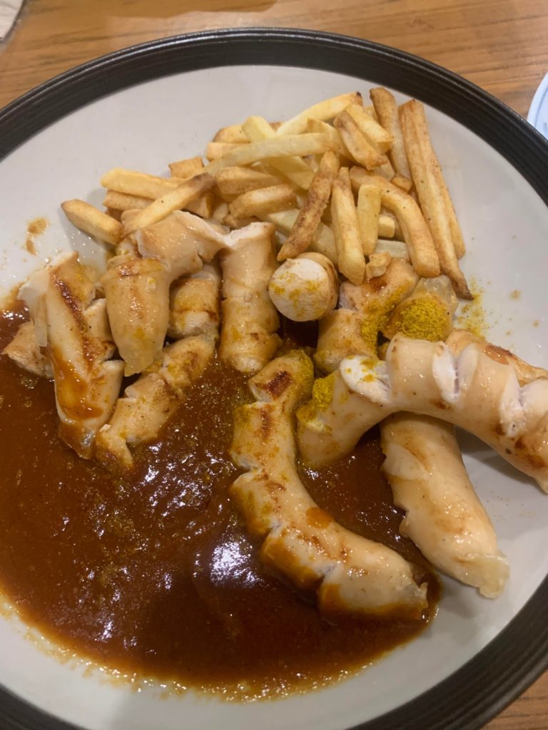 450 cal currywurst! Low fat chicken breast sausage, airfryer french fries and curry tomato sauce