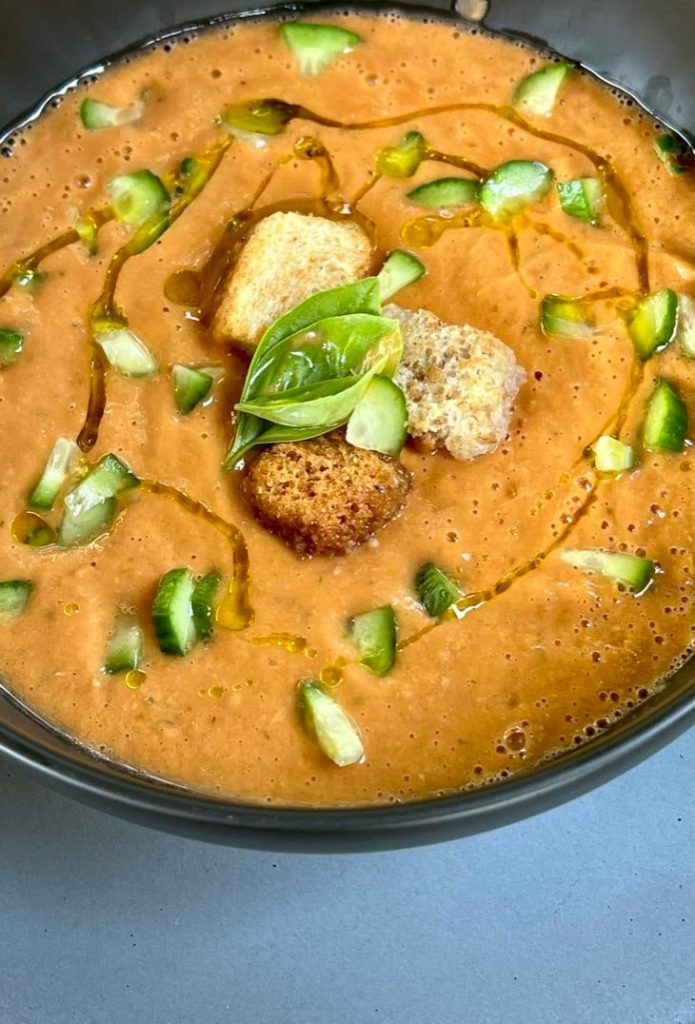 Gazpacho - easy refreshing cold tomato soup in a blender. Recipe in the comments