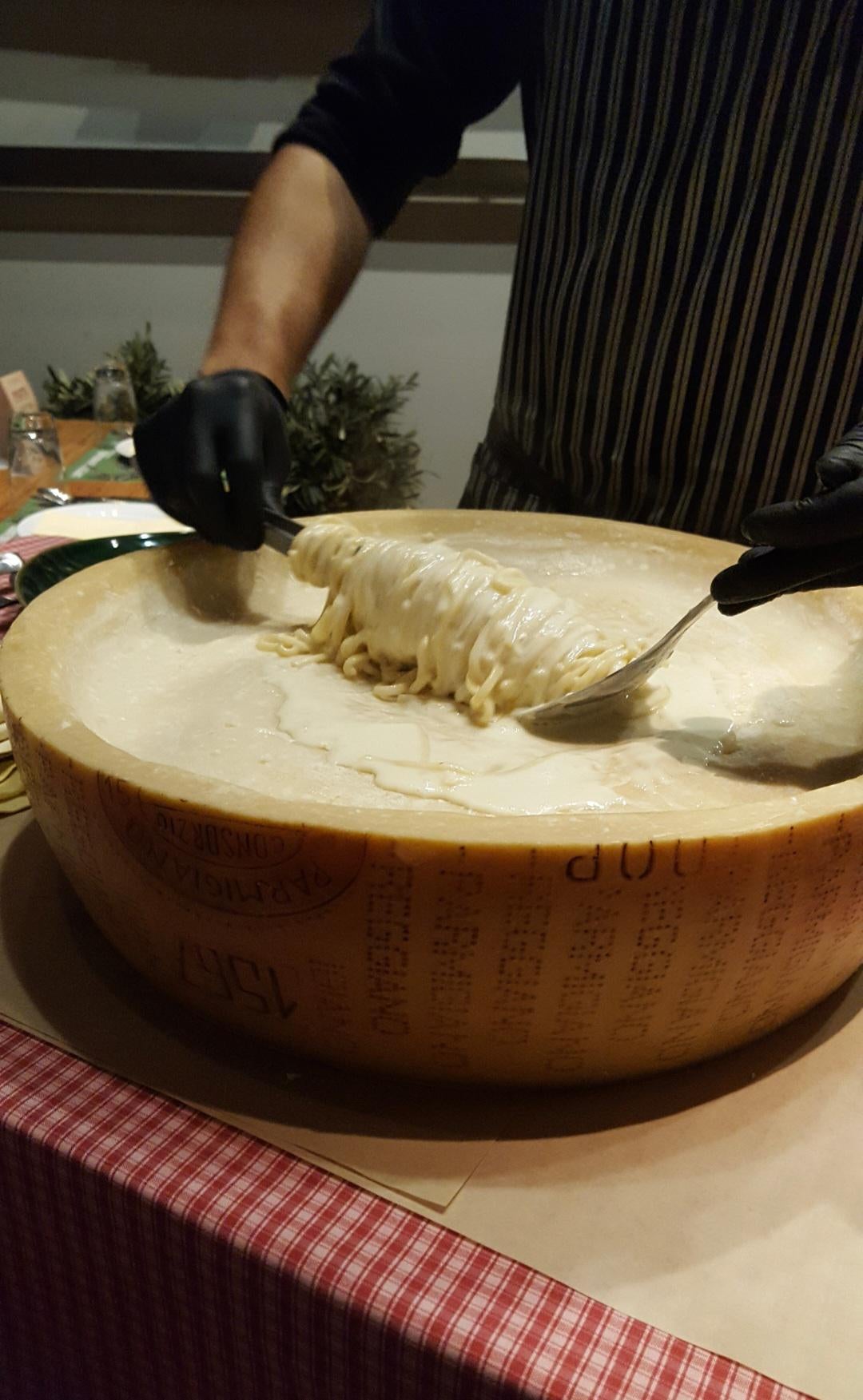 Spaghetti prepared in a 24M Parmigiano Reggiano wheel - Dining and Cooking