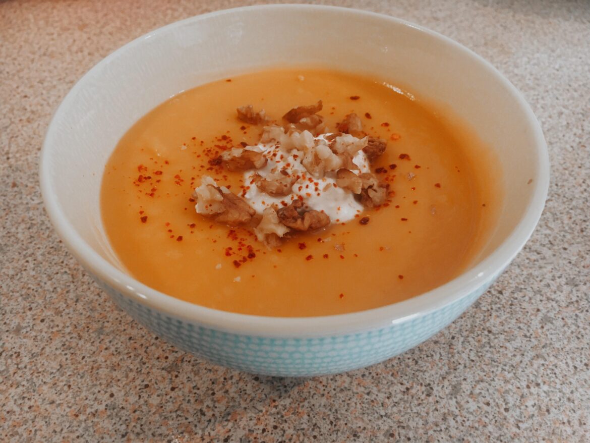 Sweet potatoe soup with ginger and walnuts.