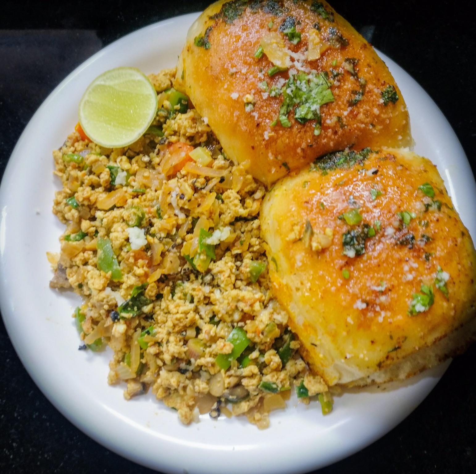 [homemade] Bhurji Pav (Indian spicy scrambled eggs) Dining and Cooking