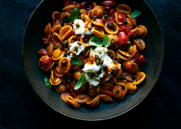 Spicy and Saucy Cherry Tomato Pasta