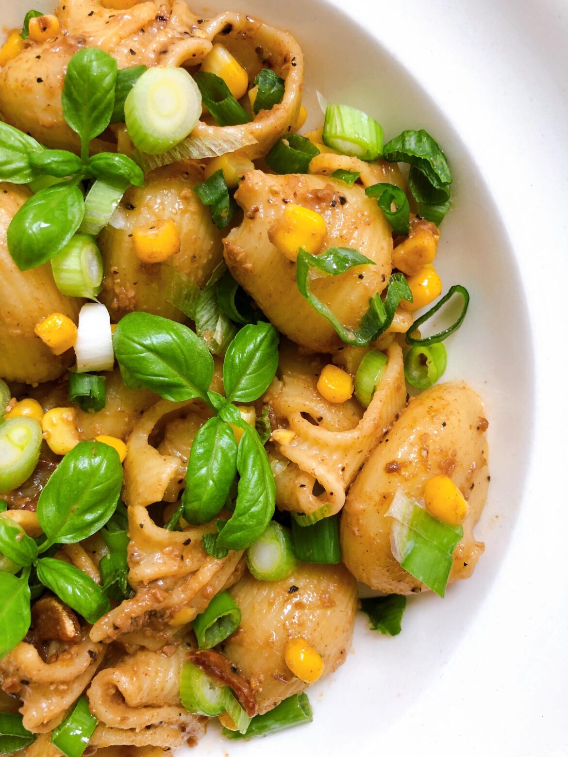 Corn Butter Doenjang Pasta- made with garlic chips cooked in brown butter, frozen corn and Korean doenjang soybean paste for flavor. Recipe in comments!