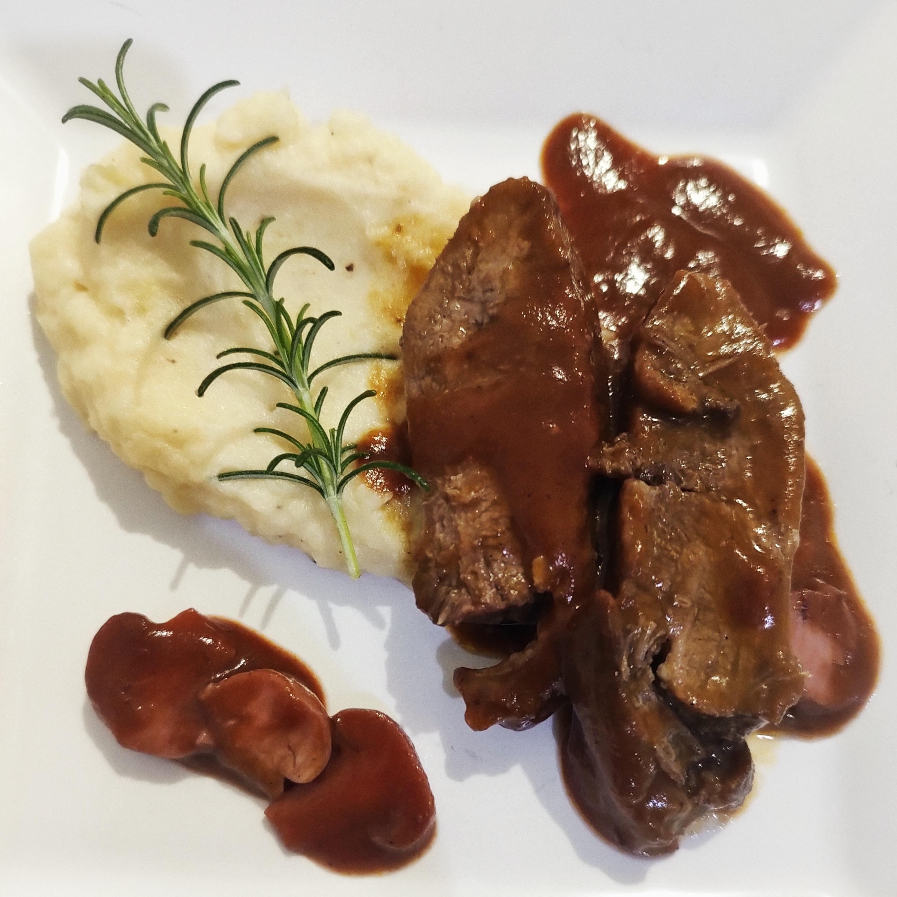 Beef tongue in Madeira sauce and mashed potatoes Dining and Cooking