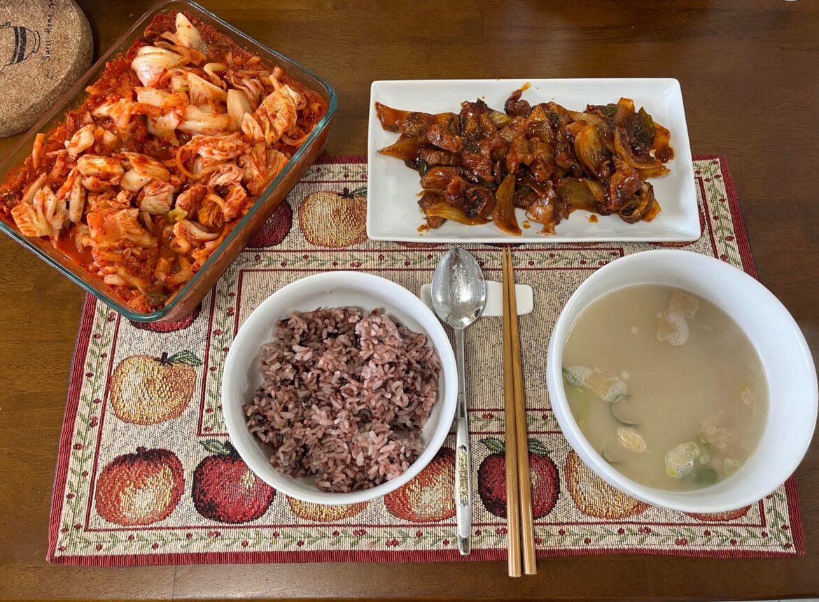 제육 볶음 lunch (Jeyuk bokkeum - spicy pork)