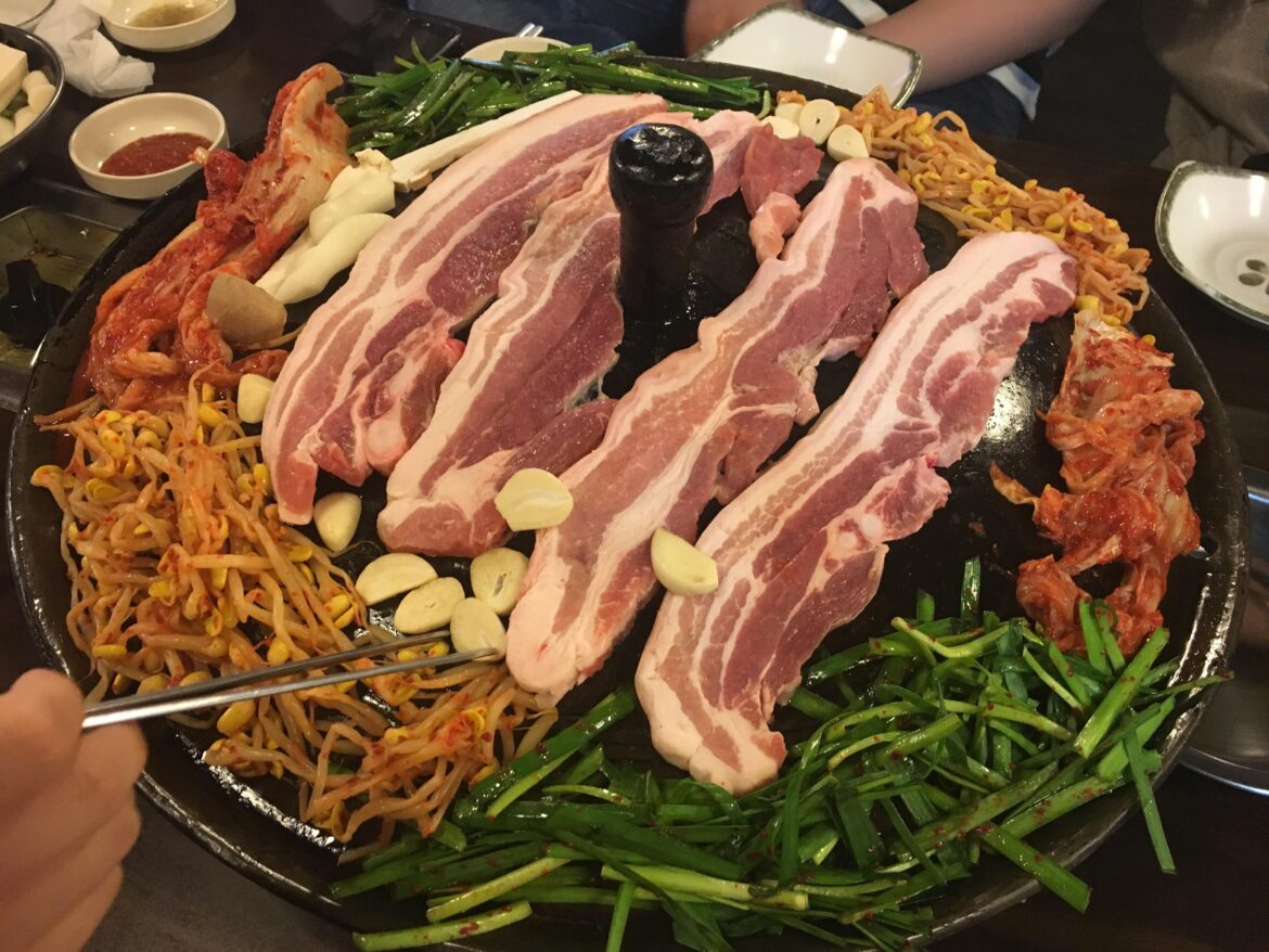samgyeopsal in itaewon