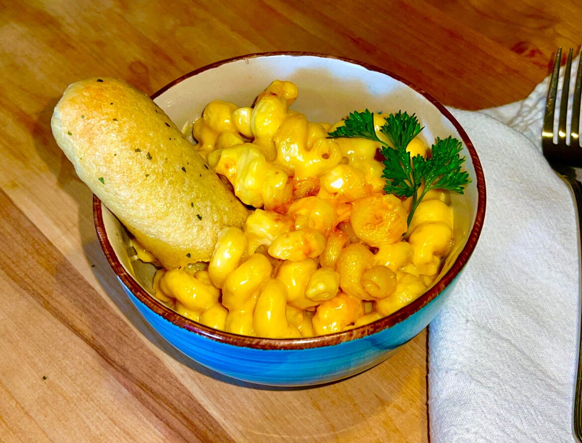 Easy One Pot Macaroni & Cheese Recipe (Instant Pot or Stovetop)