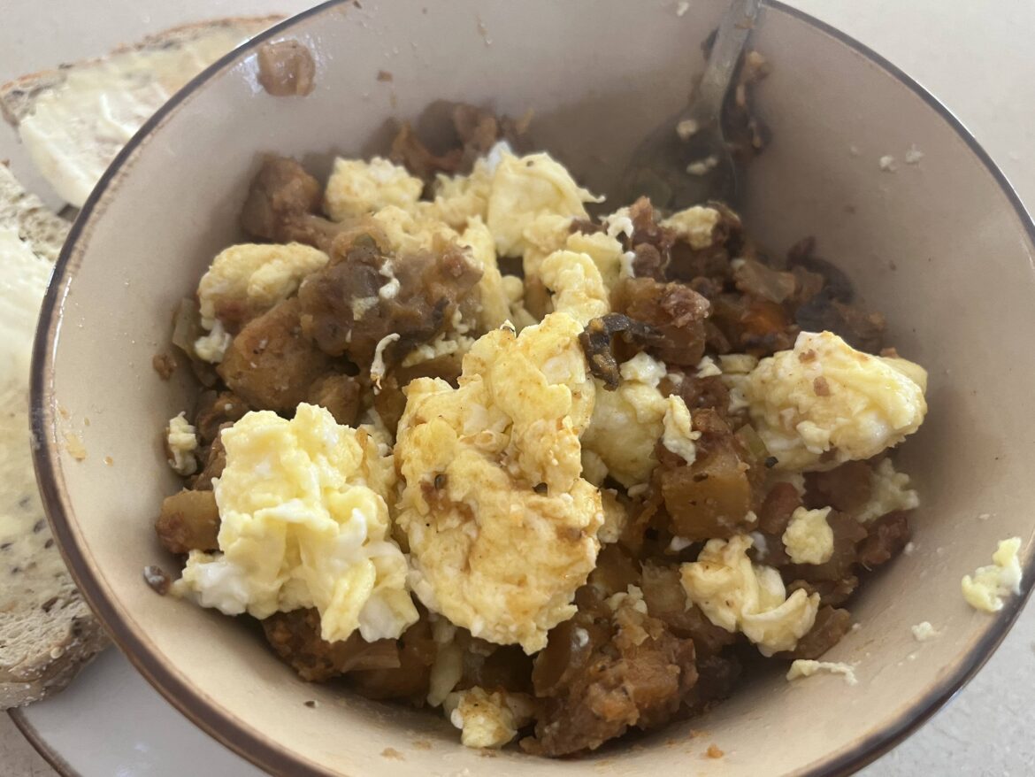 Happi brand hash bowl & scrambled eggs — my new breakfast obsession