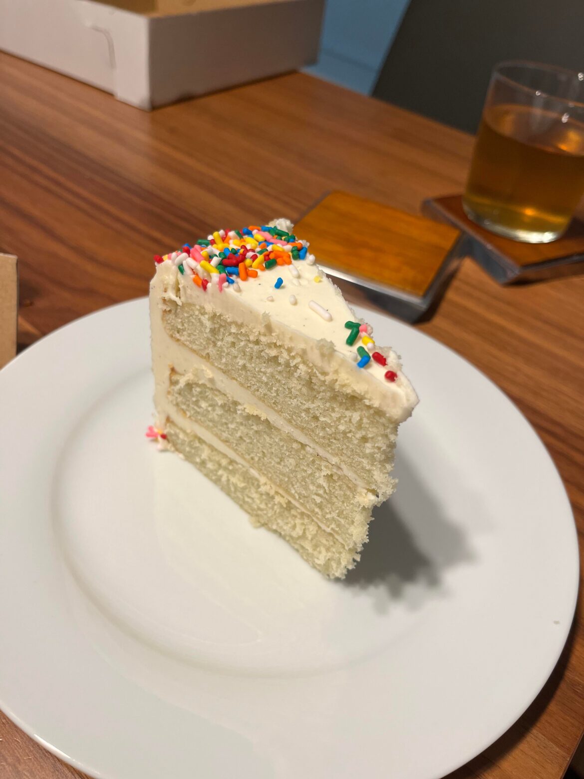 [Homemade] White chocolate birthday cake
