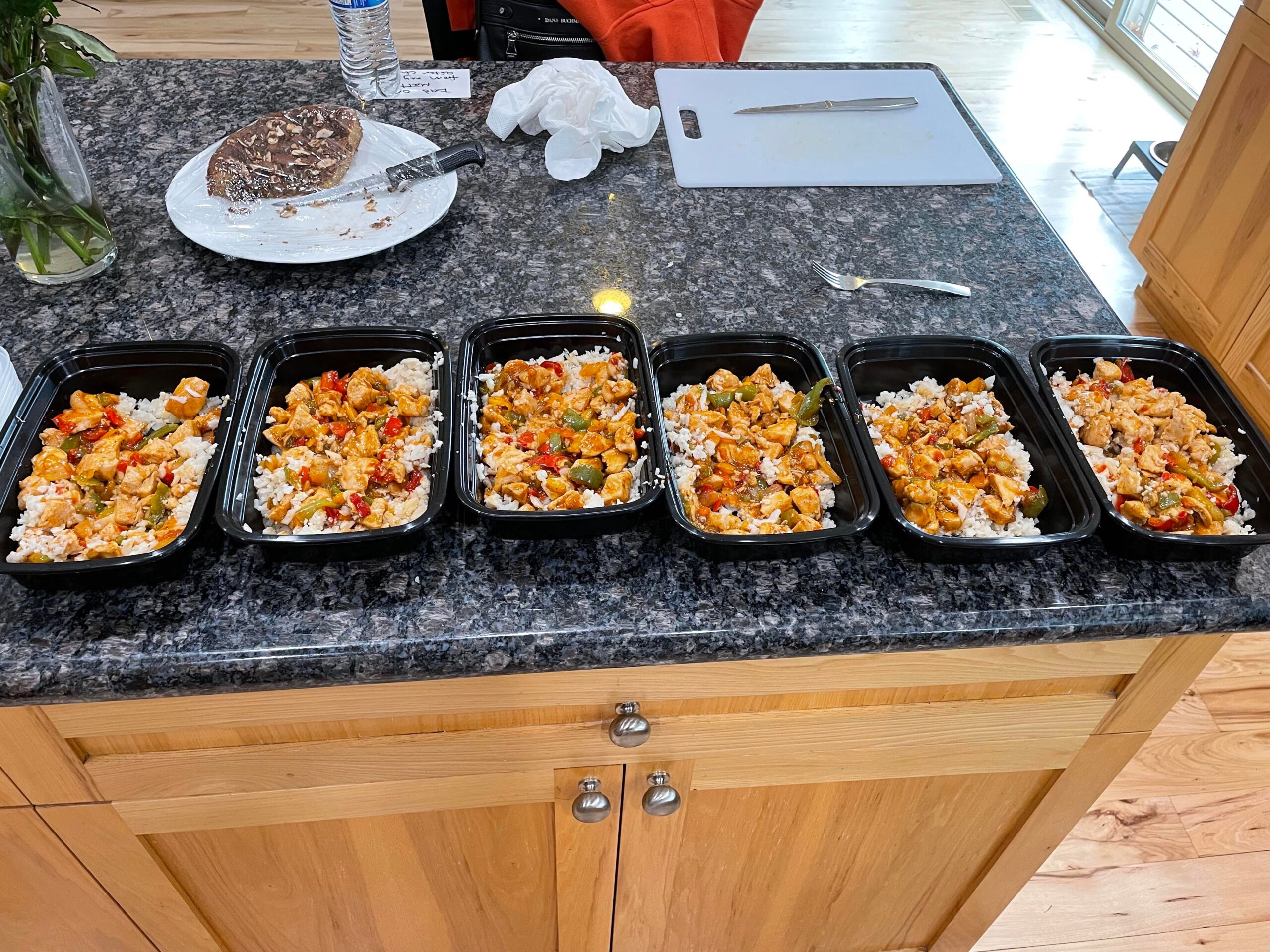 First Time Meal Prepping - Cauliflower Rice Kung Pao Chicken Stir Fry (342 Cal / 49g Protein)
