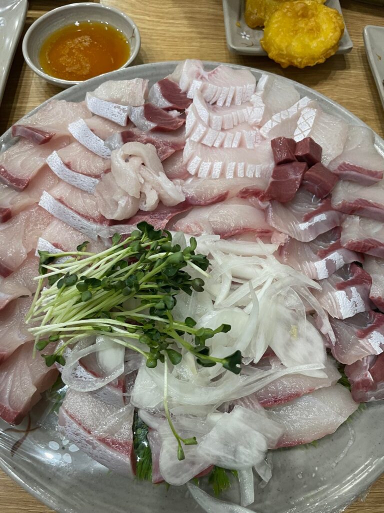 Tonight I’m having this ‘Bang-eo’ again, and very curious why this fish is so expensive…only because it’s ‘jae-chul’???