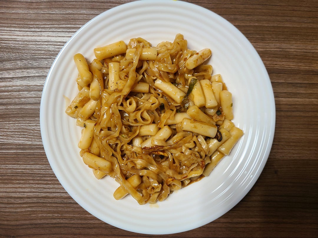 Made soy sauce kalguksu tteokbokki (칼떡볶이) and kimchi sundae! Dining