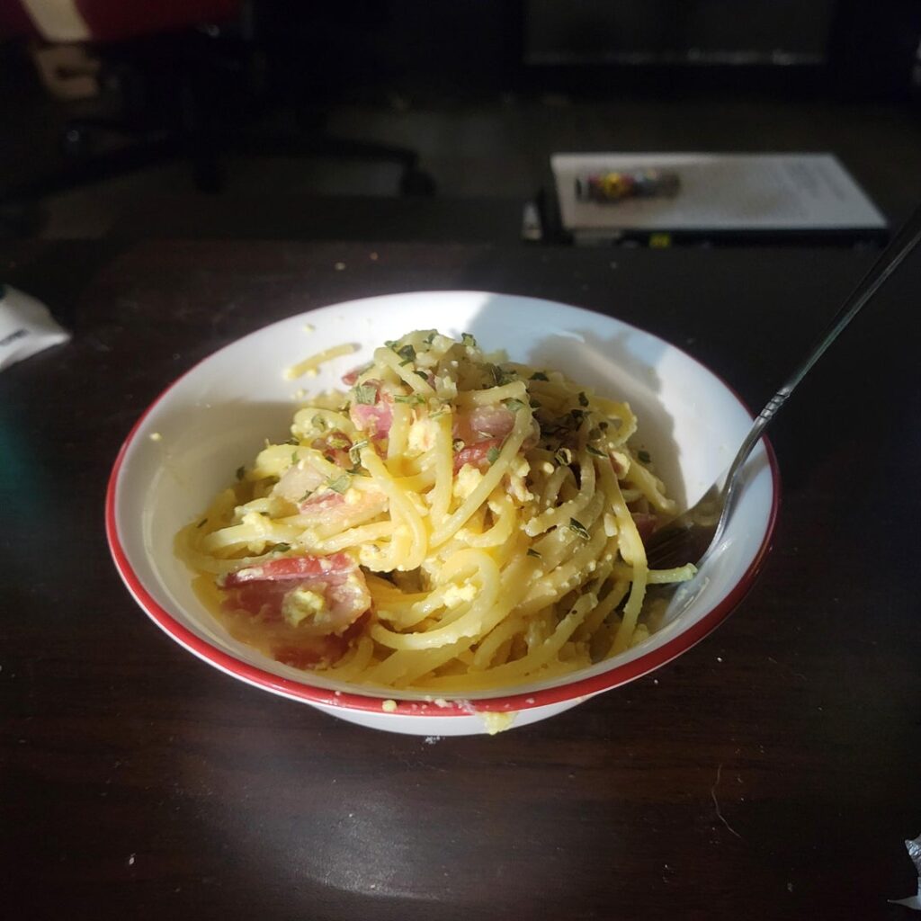 speghetti dairy free carbonara with bacon