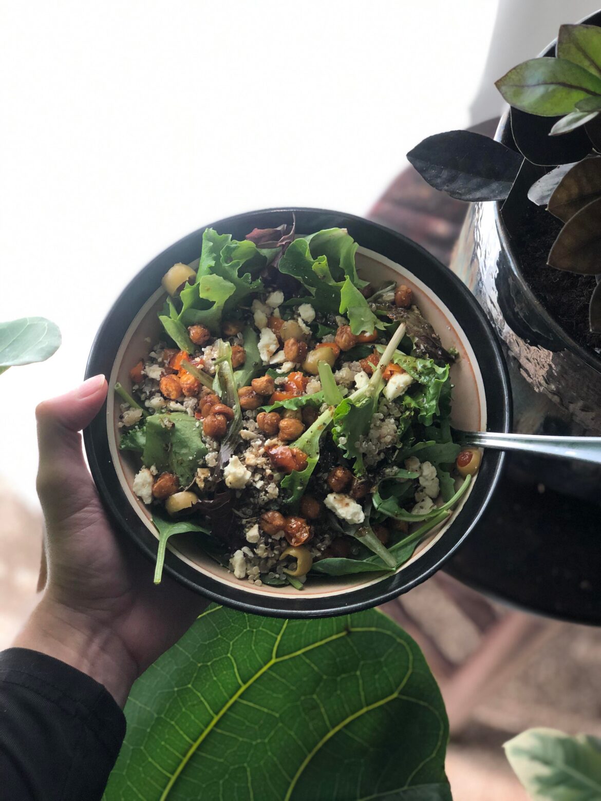 Mixed greens, roasted chickpeas and bell pepper, quinoa, vegetarian feta, olives, and a homemade Greek dressing.