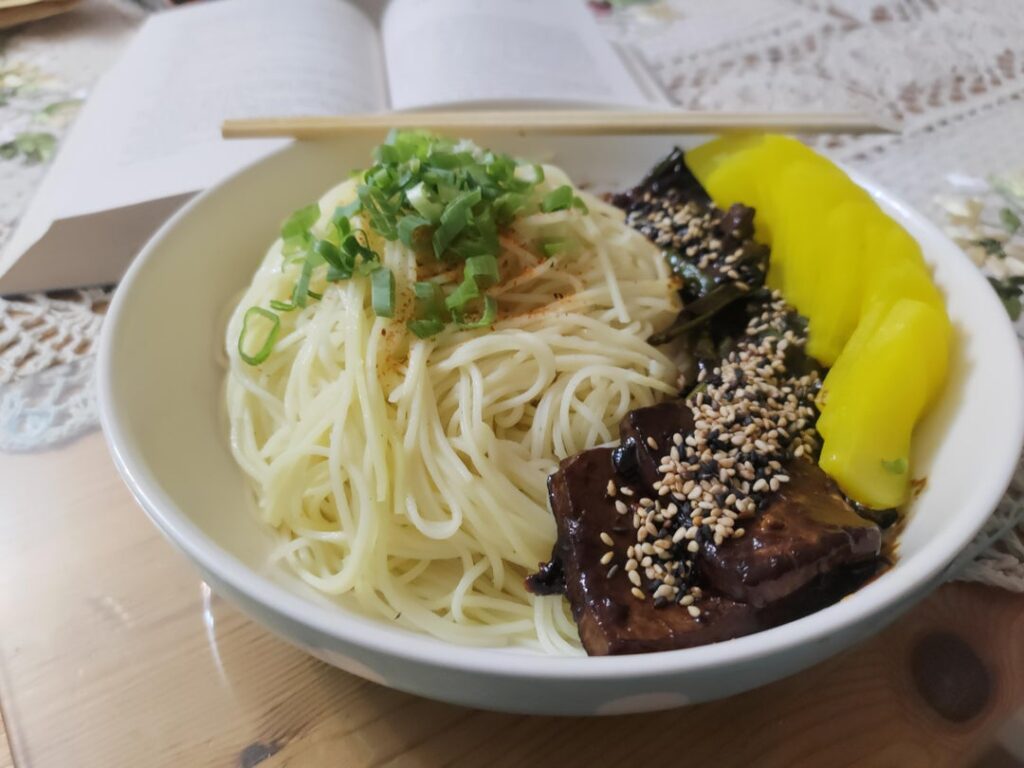 Noodles with soy-glazed tofu and vegetables