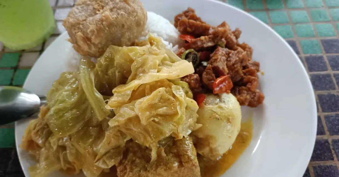 Lacto-ovo vegetarian Indonesian food (Citra Minang, Manila)