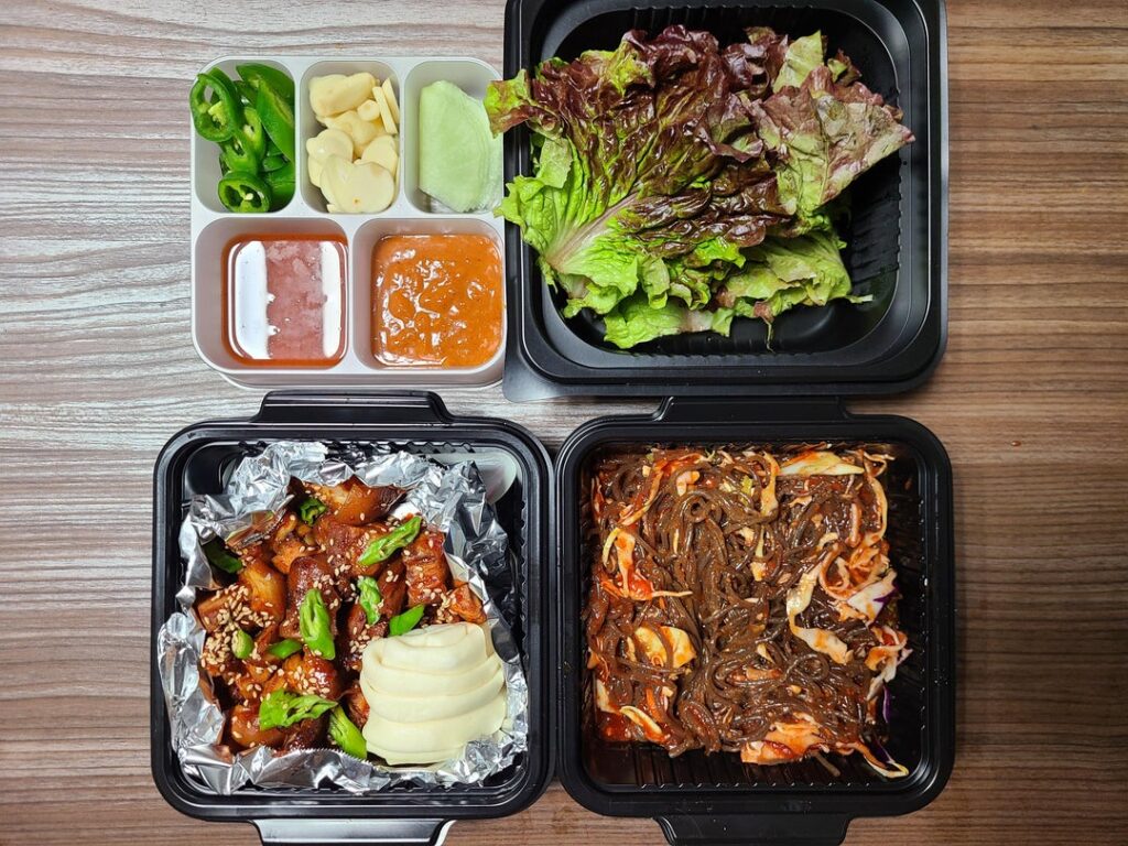 Picked up Jokbal and Makguksu!!