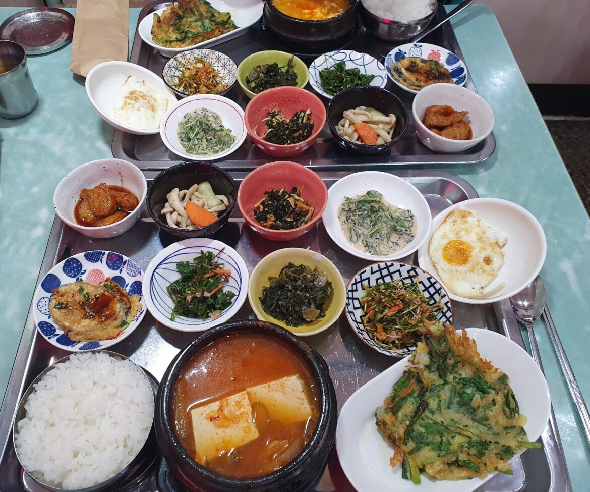 김치찌개 백반 (Kimchi stew set meal)