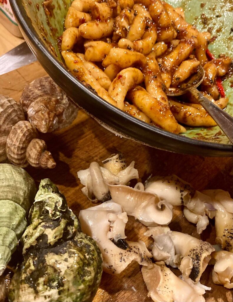 First attempt at scratch-made Tteokbokki with sea snails! Much improvement to be had, but I wanted to share, CC totally welcome:)