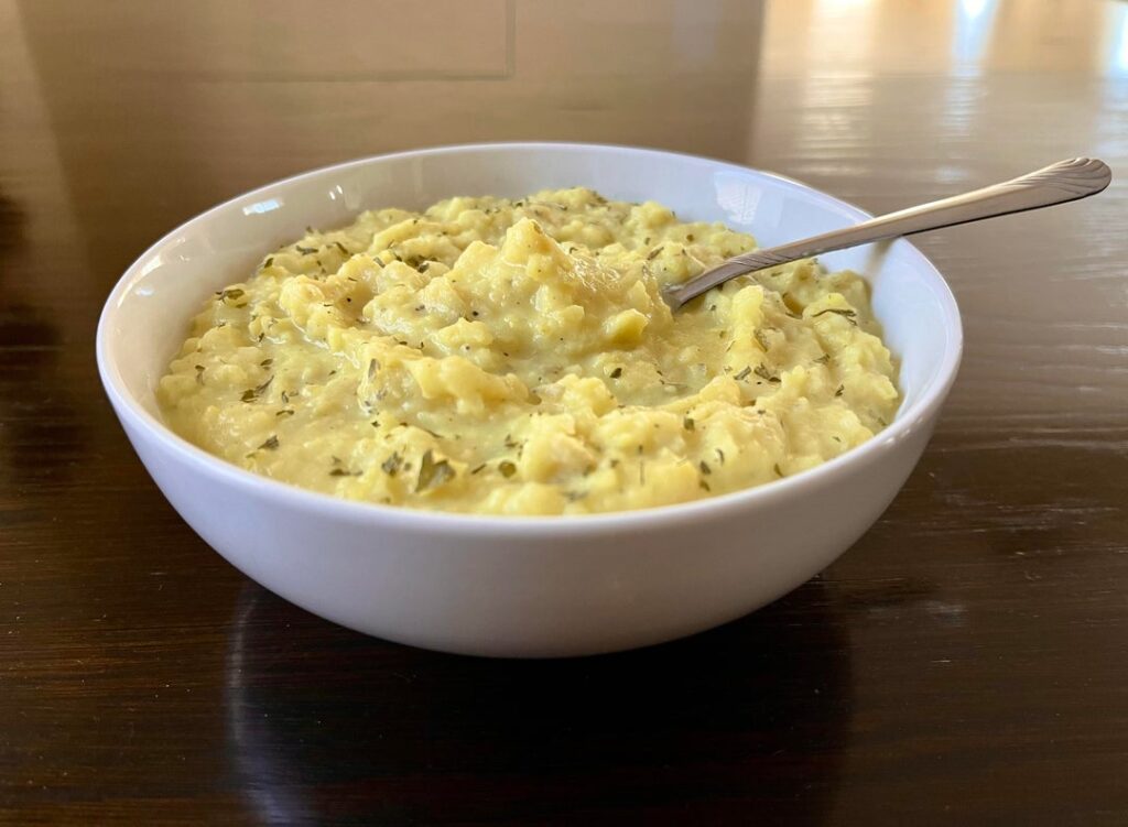 Mashed potatoes with a touch of turmeric.