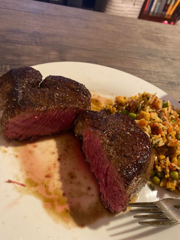 Lil sous vide filet on this Monday. Nice and rare