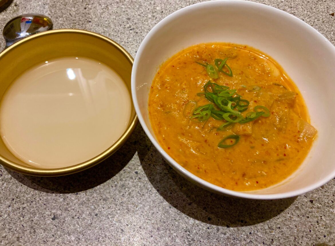 Kongbiji-jjigae (ground soybean stew) and makgeolli