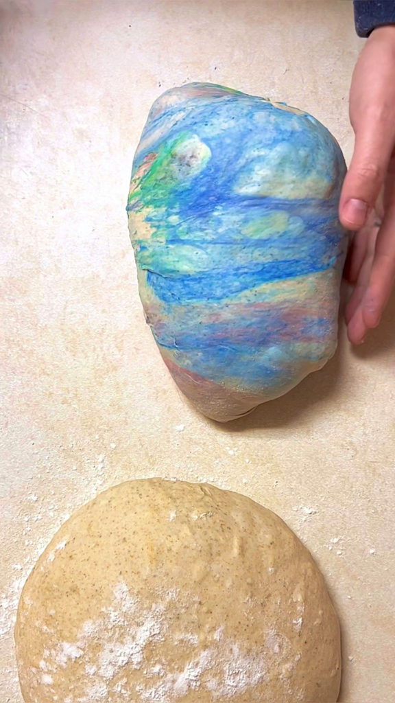 Some more colorful sourdough :) Happy Tuesday!