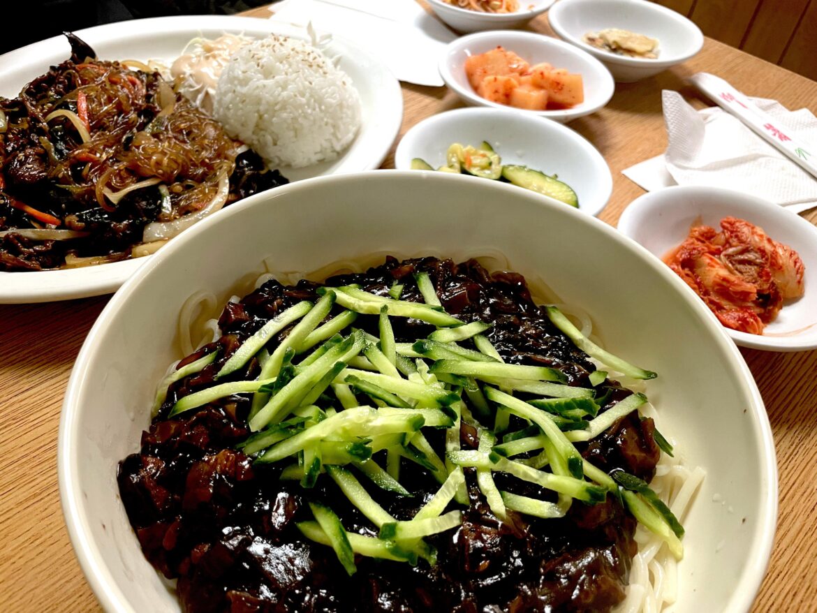 Yummy Jajangmyeon Dinner! 🍜 (sis had Japchae)