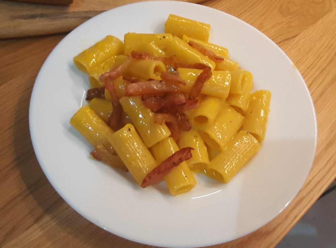 Pasta alla Carbonara by Vito chef Italy. The recipe that I thaugt from my Roman friends. Recipe and Full video in the comment!!