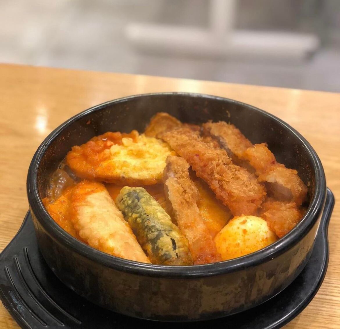 Do you know this food? Tteokbokki, donkatsu, fried seaweed rolls, fried sweet potatoes, fried dumplings, boiled eggs, and korean noodles are all in one bowl and cannot be eaten anywhere else in the world outside of Korea. This is the real K-food.