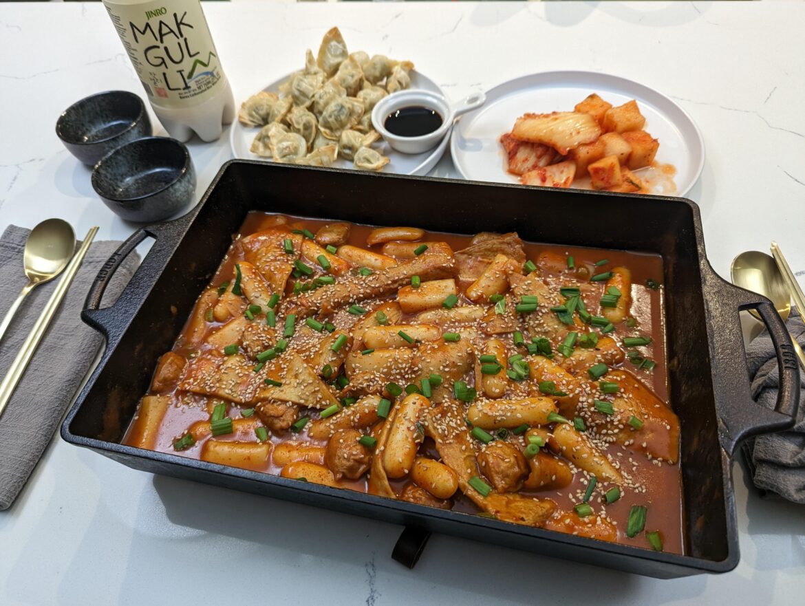 막걸리, 떡볶이, 만두, 김치, 깍두기