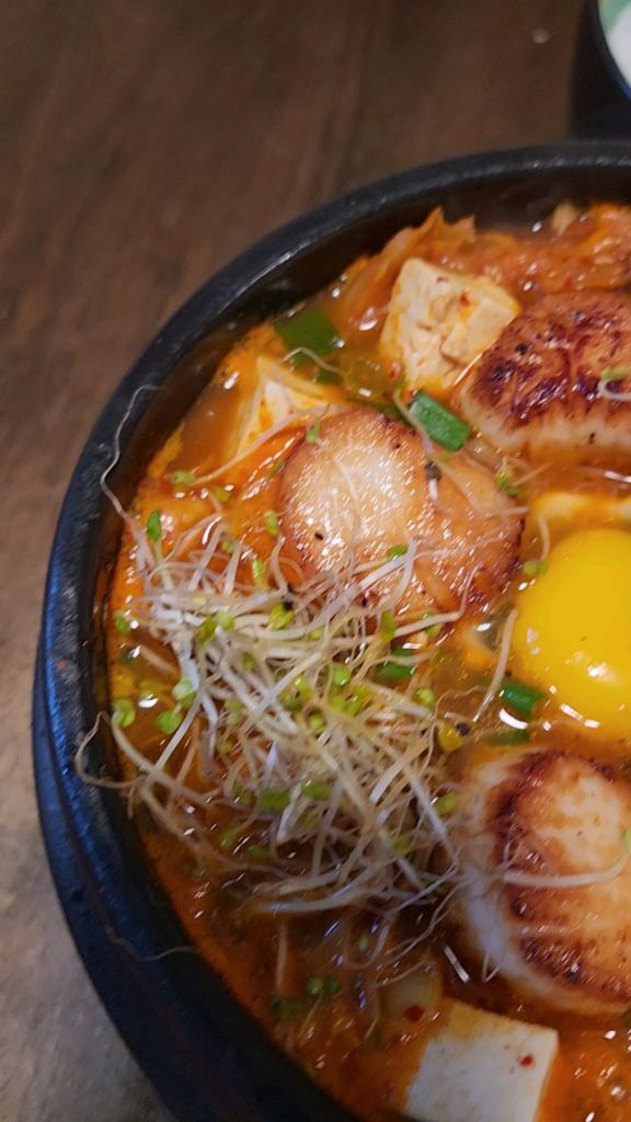 I made another kimchi jjigae this week but added fresh scallops!