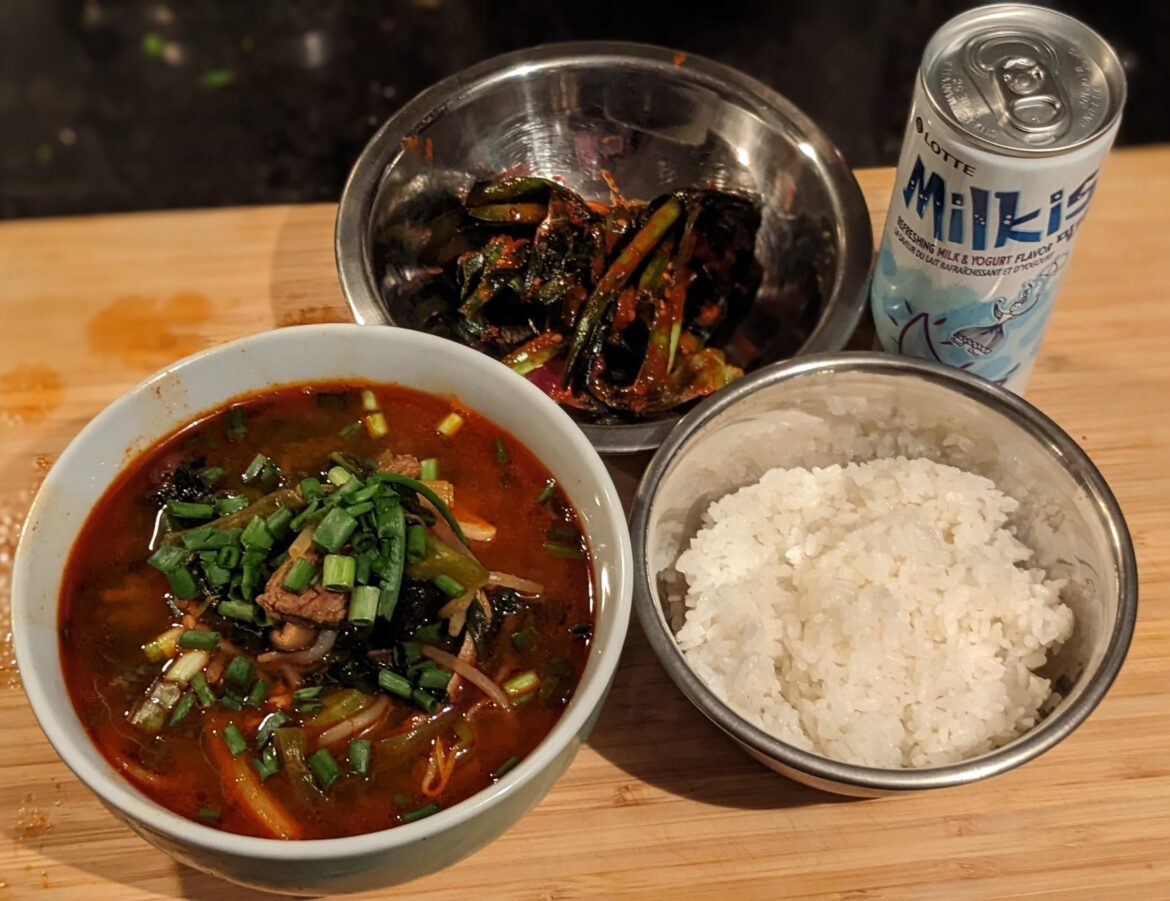 [homemade] Yukgaejang, buchu kimchi, rice & Milkis. Comfort food 👌