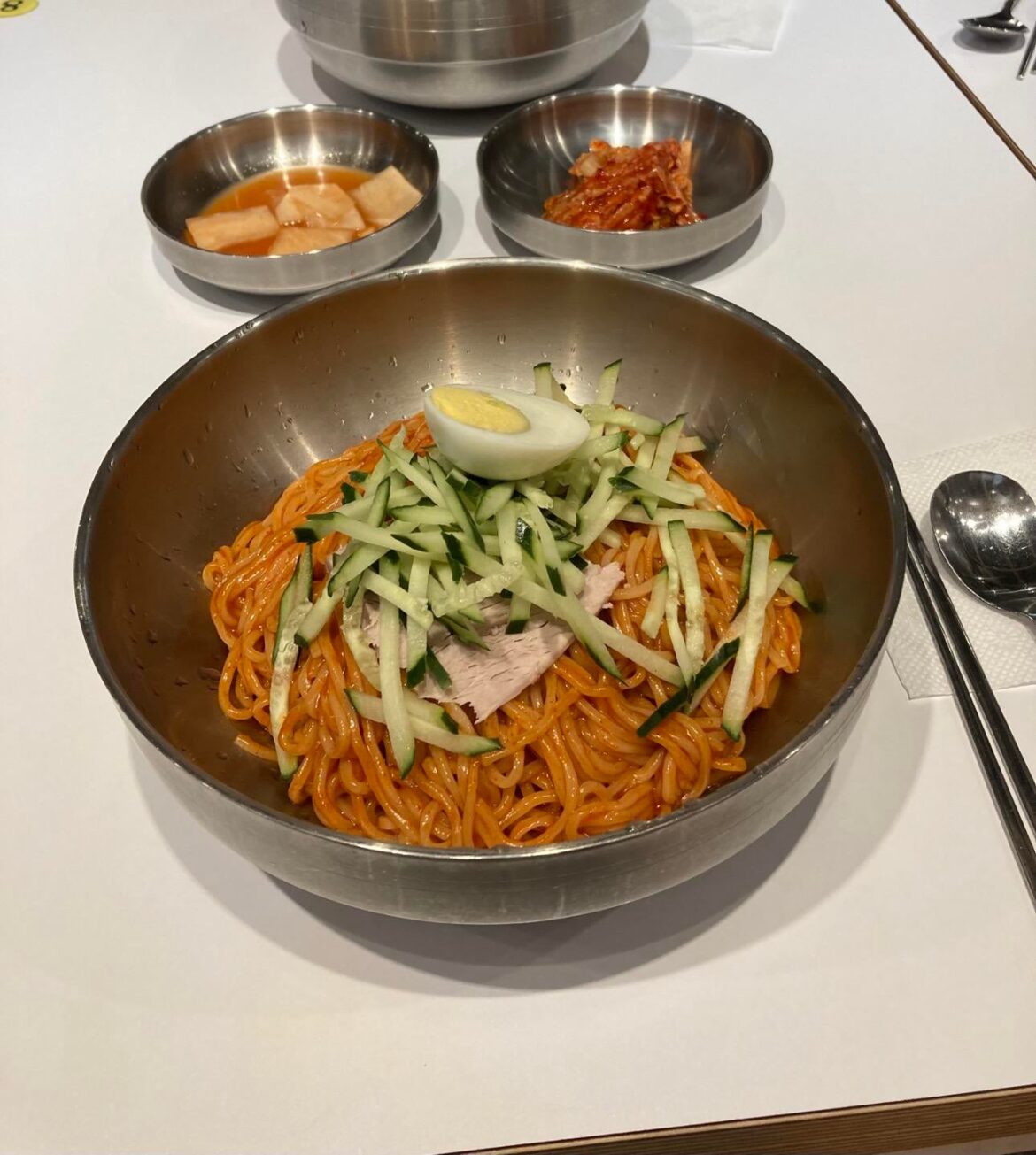 not naengmyun but spicy gogi-guksu(from Jeju). of course i'm in seoul.
