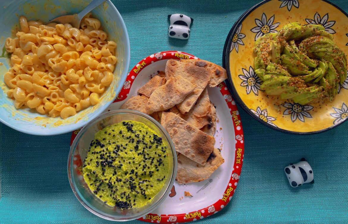 Coconut cream Mac n no Cheese, Pesto hummus, Sliced avocados and Lavash (oc)