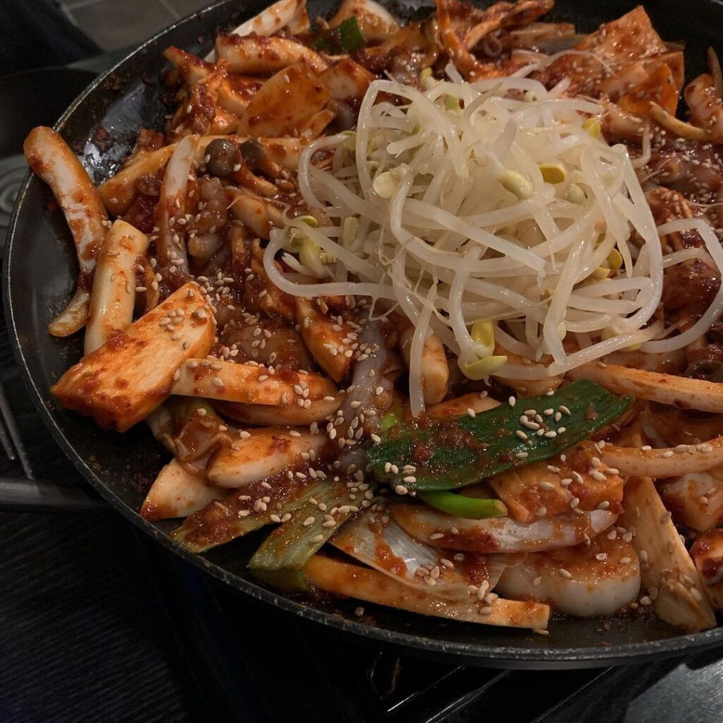 The stir fried octopus and fried rice were delicious😋😋