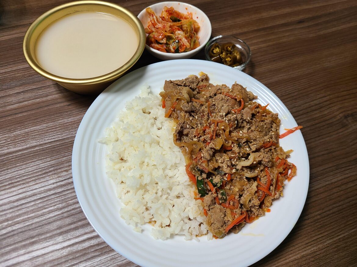 Made some Bulgogi deopbap! With Makgeolli to wash it all down!