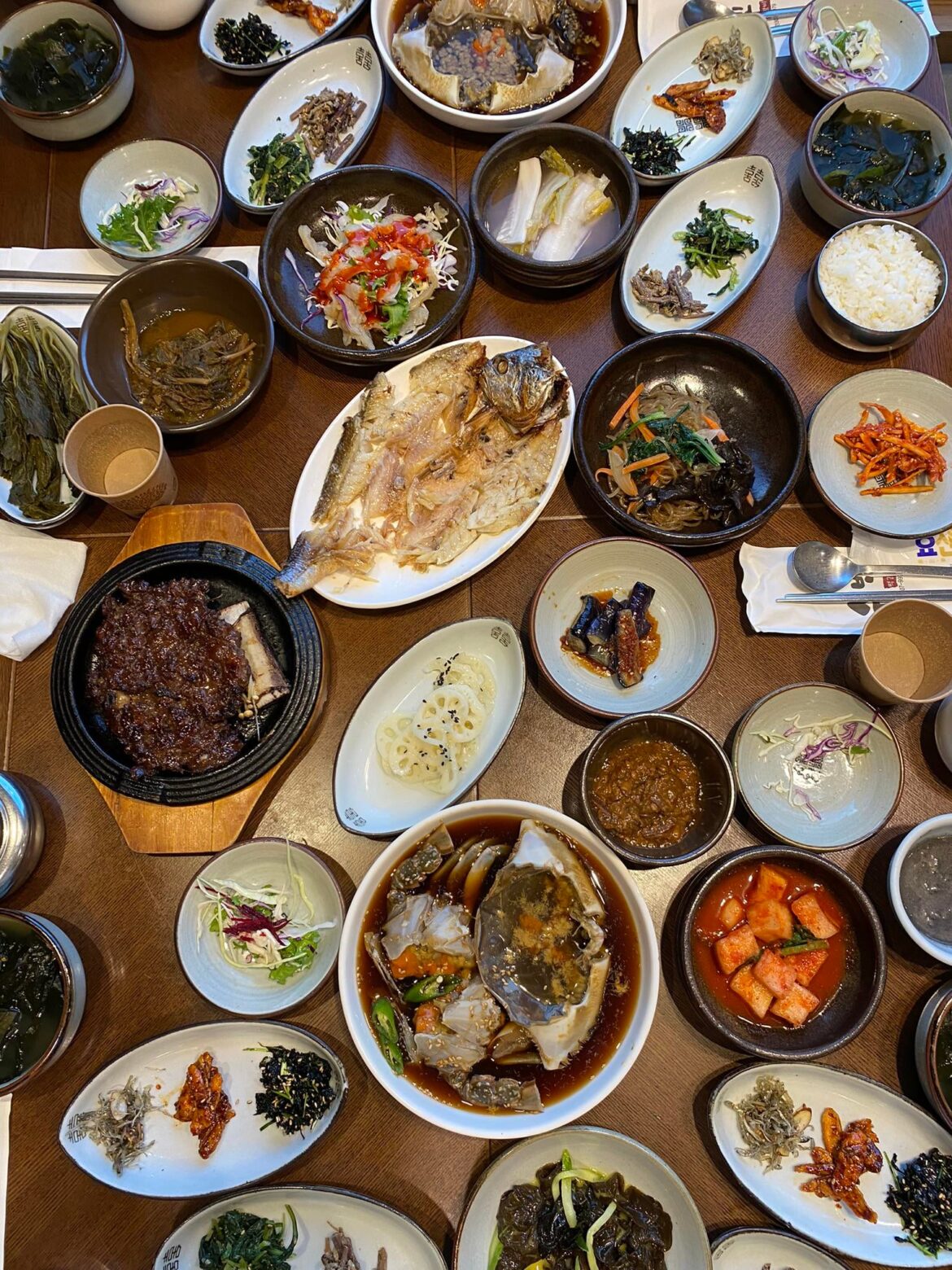 top-tier 간장게장 (soy sauce marinated crab) spot in Seoul. along with 떡갈비 (short ribs), 보리굴비 (grilled fish), and too many amazing 반찬s to name. Merry Christmas!