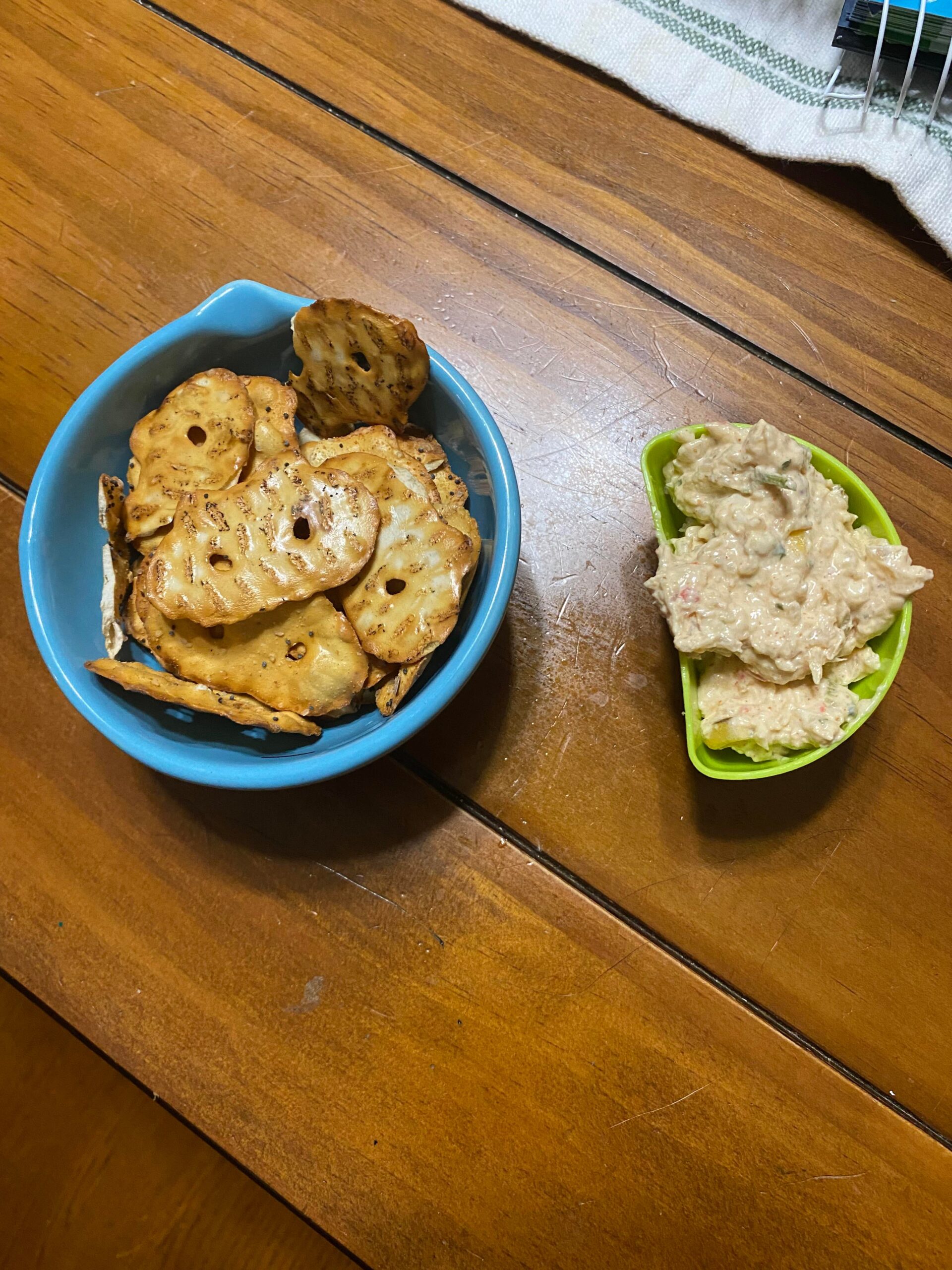 200 cals! 110 for the pretzels and 90 for this cheesy cauliflower dip