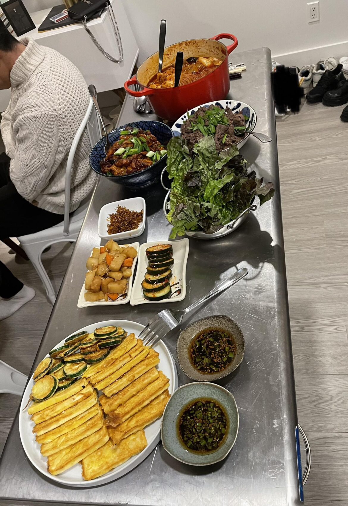 Hosted a dinner over the weekend! Bulgogi, dwaeji bulgogi, kimchi jjigae, Jeon, banchans.