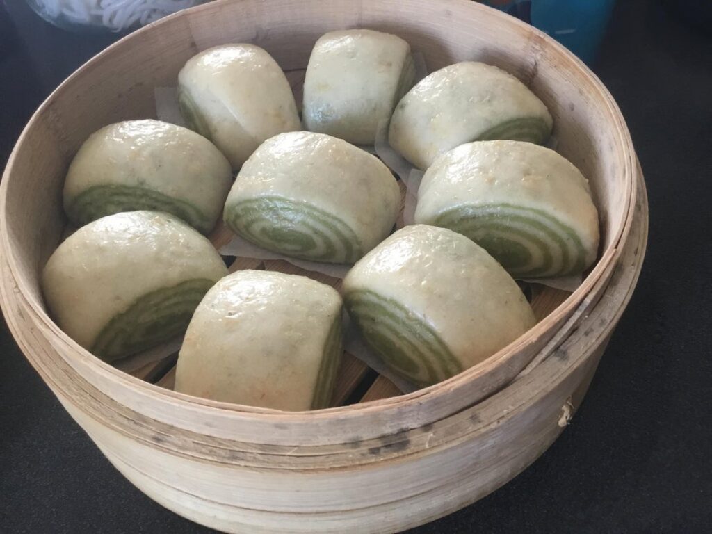 Mantou (Chinese steamed buns)
